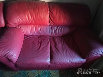 Divano in pelle rosso vinaccia 