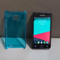 Samsung Galaxy S2 (con custom ROM) + cover  