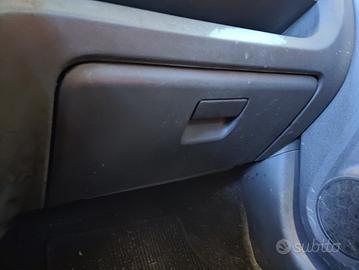 Cassetto portaoggetti OPEL AGILA del 2011