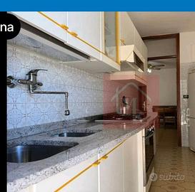 Cucina con piano in granito 