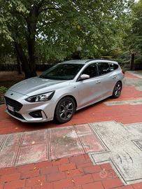 Ford Focus SW ST line con gancio traino