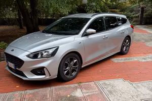 Ford Focus SW ST line con gancio traino