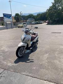 Beverly 300i.e