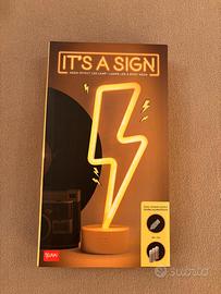 Lampada led a forma di saetta