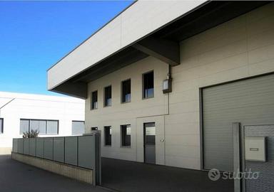 Immobile di 570 m² a Limbiate