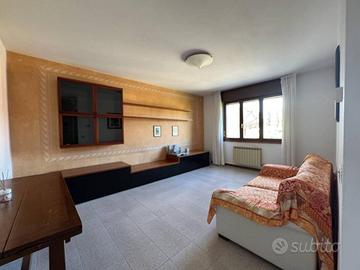 Appartamento di 95 m² con 4 locali e box auto a Mi