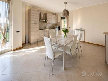 Appartamento di 85 m² con 2 locali e posto auto a 