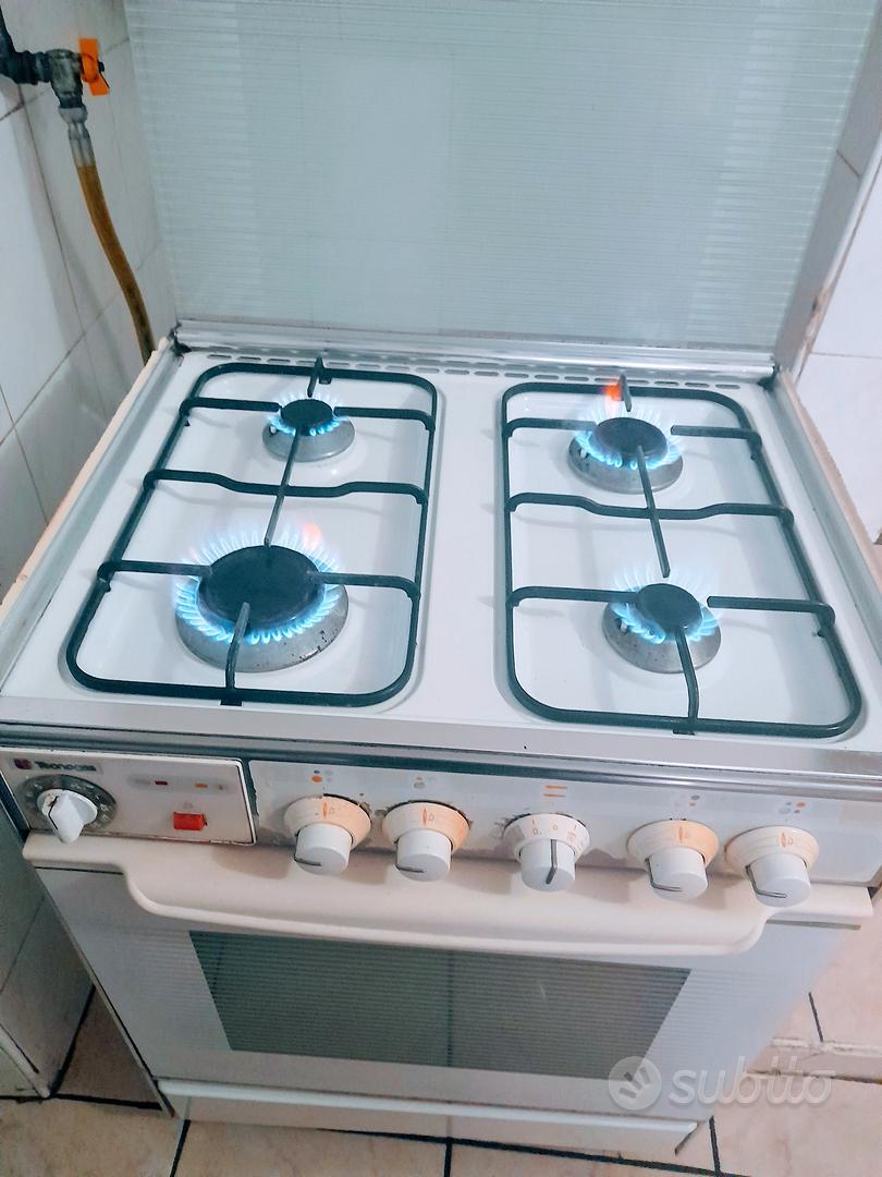 Cucina 4 fuochi a gas più forno elettrico - Arredamento e Casalinghi In  vendita a Bergamo