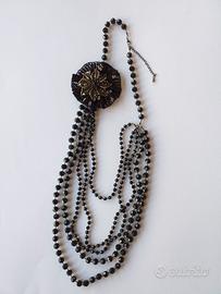 Collana nera con “coccarda”