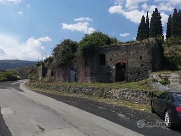 Rustico con terreno e vista panoramica