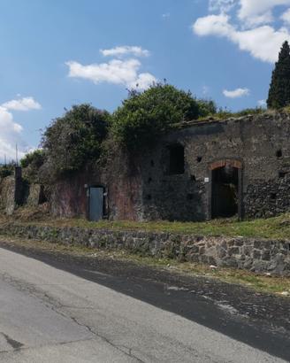 Rustico con terreno e vista panoramica