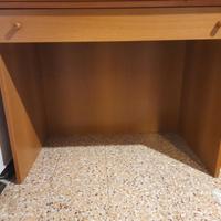 Scrivania con cassettiera