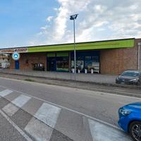 Locale commerciale fronte strada 350 mq