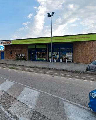 Locale commerciale fronte strada 350 mq