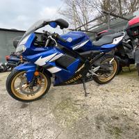 MOTO YAMAHA TZR 50 CON MOTORE MONOCILINDRICO A 2 T
