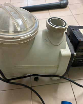 Motore pompa piscina e clorinatore con tubi