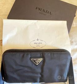 Portafoglio Prada Vintage in Nylon e Pelle