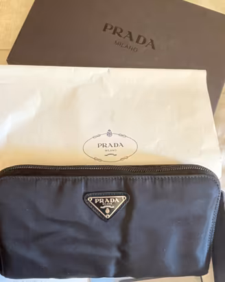 Portafoglio Prada Vintage in Nylon e Pelle