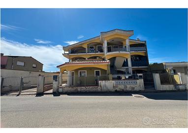 Nuovo ampio trivano con cortile