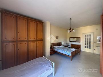 3 LOCALI A MARANO DI NAPOLI