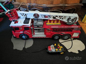 camion dei pompieri vigili del fuoco 