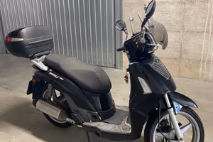 Scooter kymco 200 nero