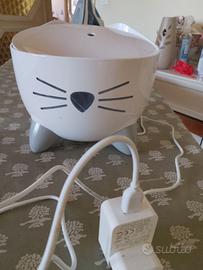 Ciotola con acqua fresca per gatti