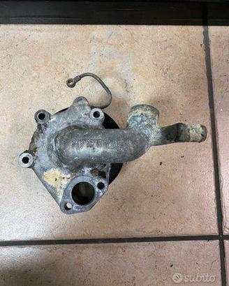 Alloggiamento pompa acqua Mercedes 240D w123