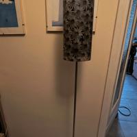 Lampada da terra con paralume floreale