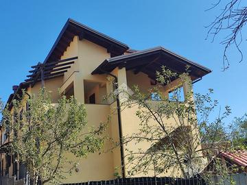 VILLA A SCHIERA A LABICO