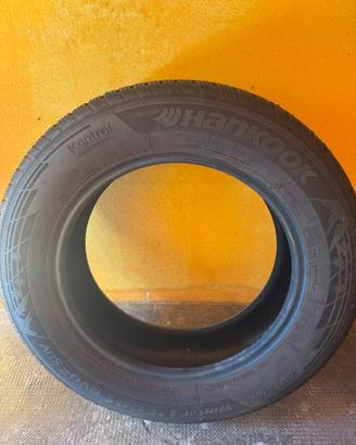 Gomma  invernale 215/65 17 hankook