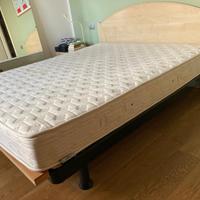 Letto matrimoniale doghe legno con materasso