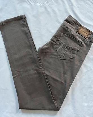 Pantaloni a vita bassa marroni