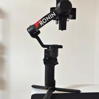 DJI RS 4 Gimbal a 3 Assi con Schermo Touch