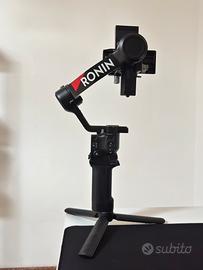 DJI RS 4 Gimbal a 3 Assi con Schermo Touch