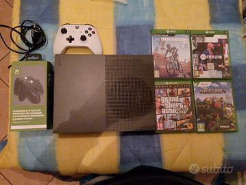 Xbox One s slim con giochi