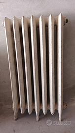 Termosifone d’epoca con piedi