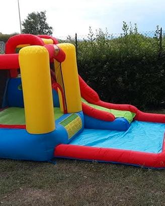 gonfiabile  con acqua  plash 