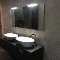 Mobile bagno con specchiera e doppio lavabo