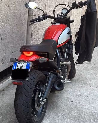 Ducati Scrambler 800 Icon red