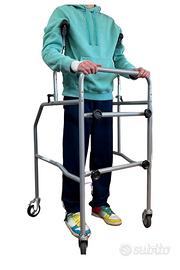 Girello deambulatore per anziani