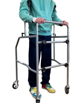 Girello deambulatore per anziani