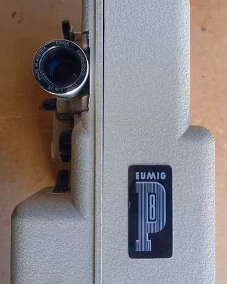 EUMIG P8 cinepresa VINTAGE 220v. si accende 