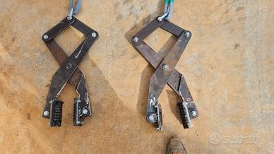 Pinze per sollevamento pozzetti/fosse