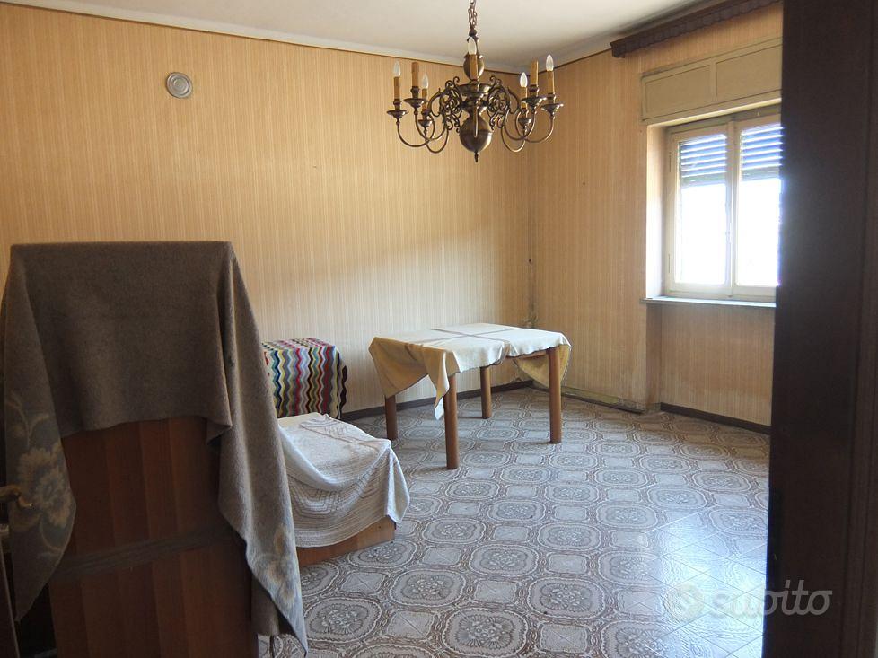 CAPANNONI CON CASA PRIVATA E TERRENO DI PERTINENZA - Vista 4
