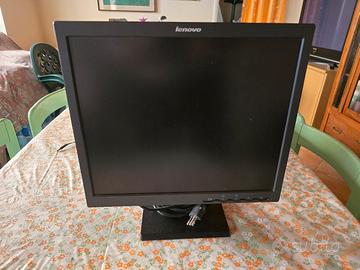 monitor lenovo 17 pollici 