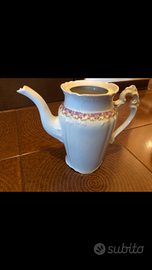 Teiera in porcellana finemente decorata