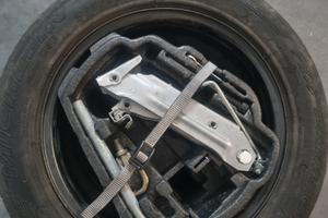 Ruota di scorta 205/55 R16 + cric originale
