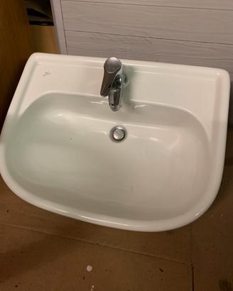 Lavandino semi incasso con rubinetto