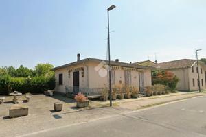 CASA SEMINDIPENDENTE A SISSA TRECASALI